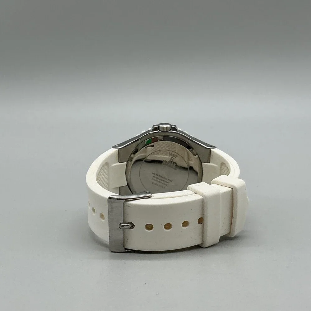 Guess U10657L1 Womens Watch 39mm White Dial White Silicone 100M New Battery